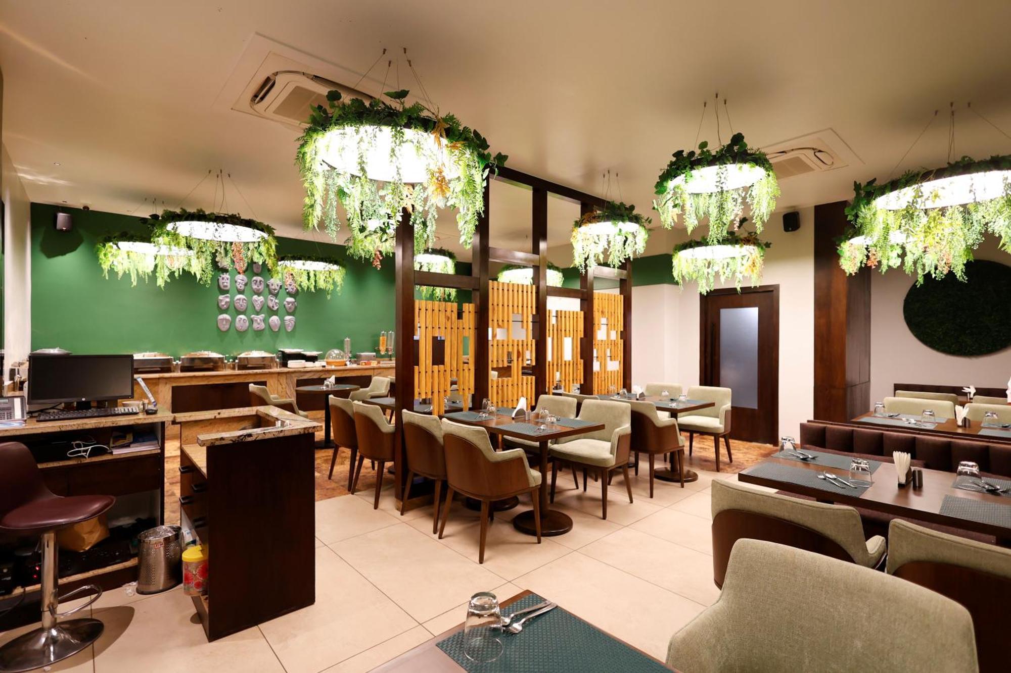 Quality Inn City Centre Waranasi Zewnętrze zdjęcie